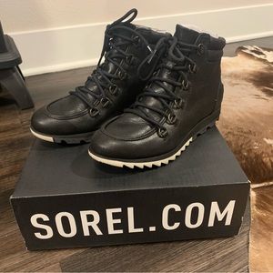 Sorel Harlow Lace up Bootie size 6.5